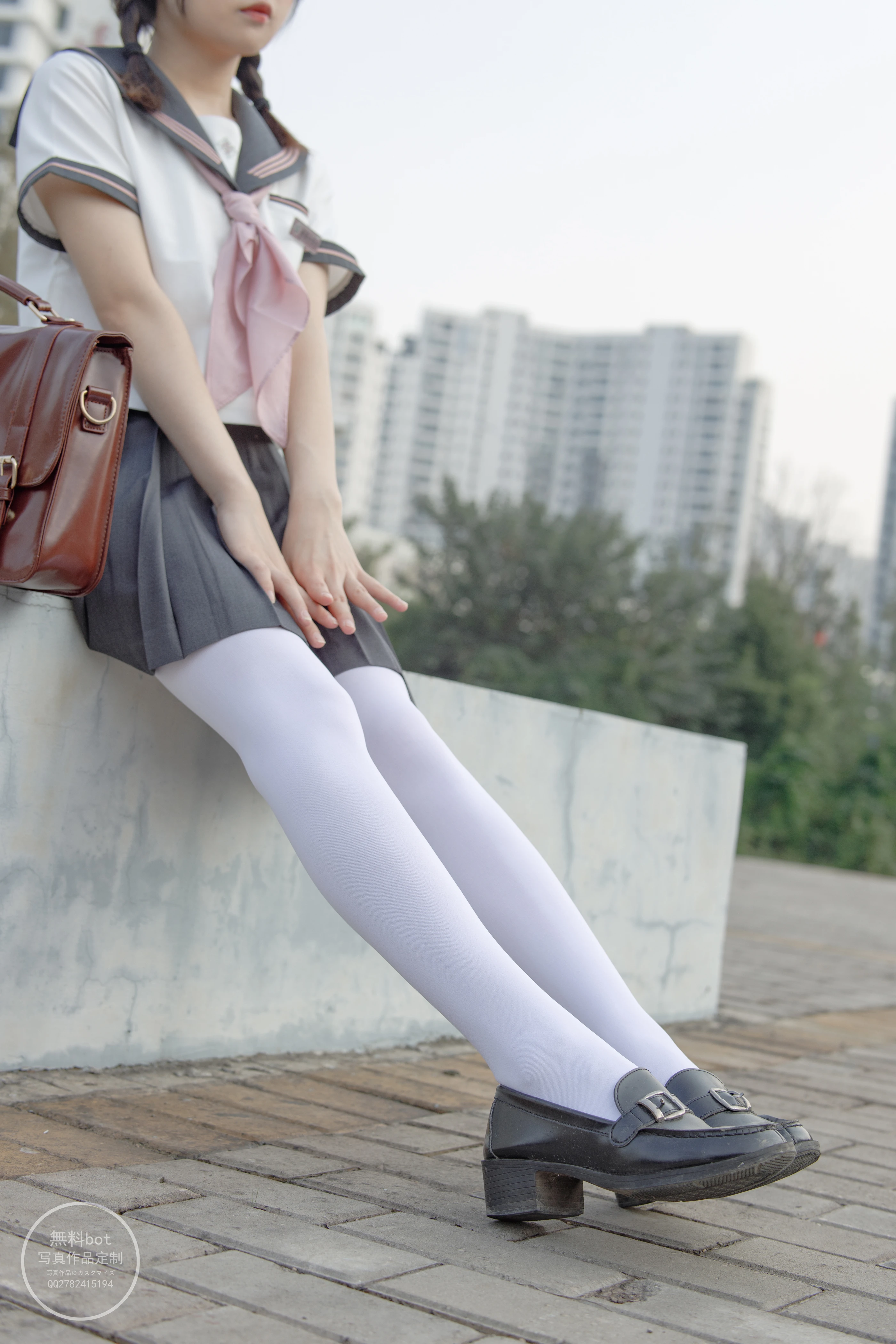 森萝财团 有料006  依依 户外白丝JK制服 [90P]插图2
